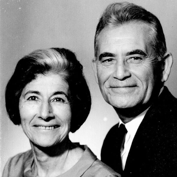 A black and white photo of Dezso and Fanny Julius, smiling